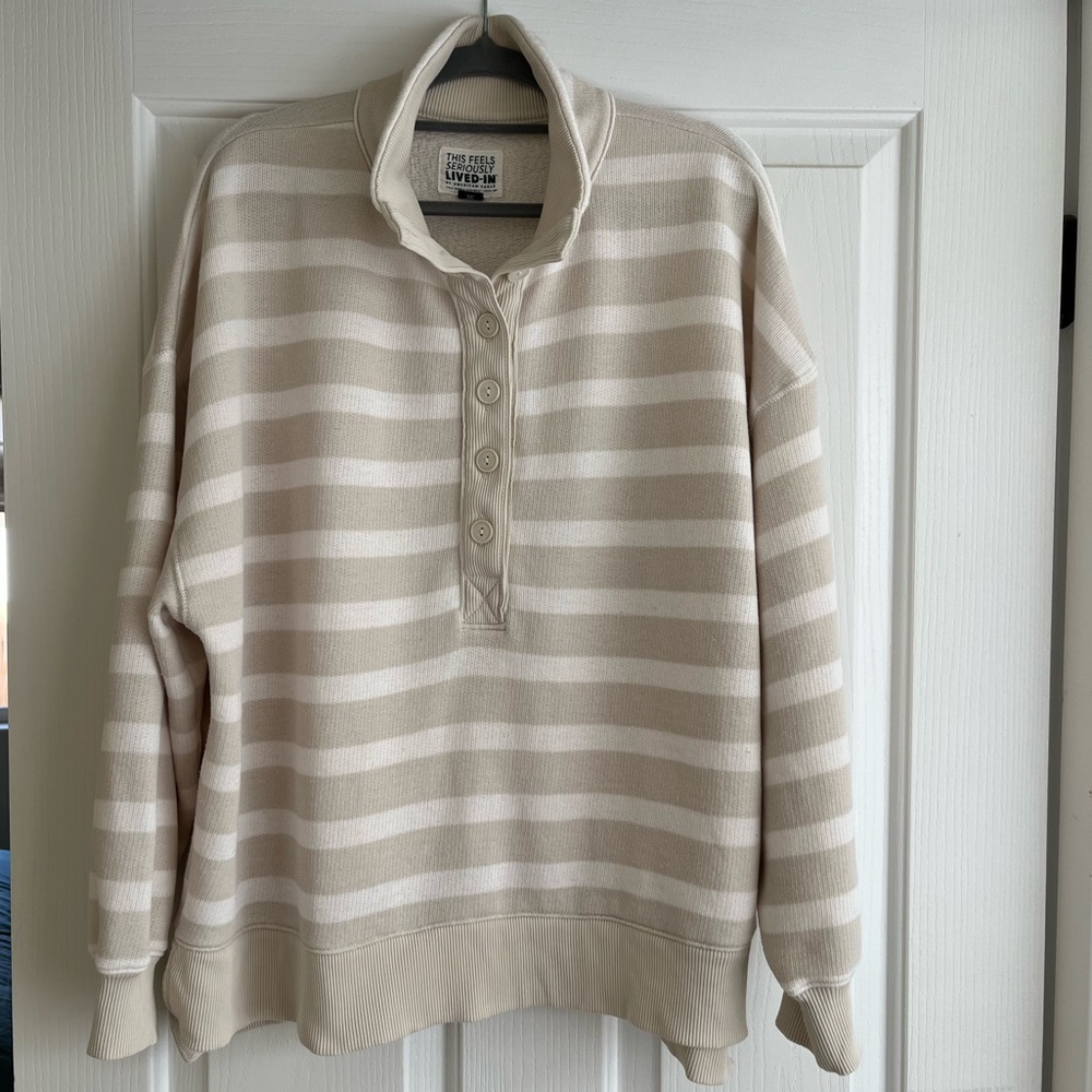 American Eagle Big Hug Fleece Henley Button Sweatshirt. Tan and white, size M
